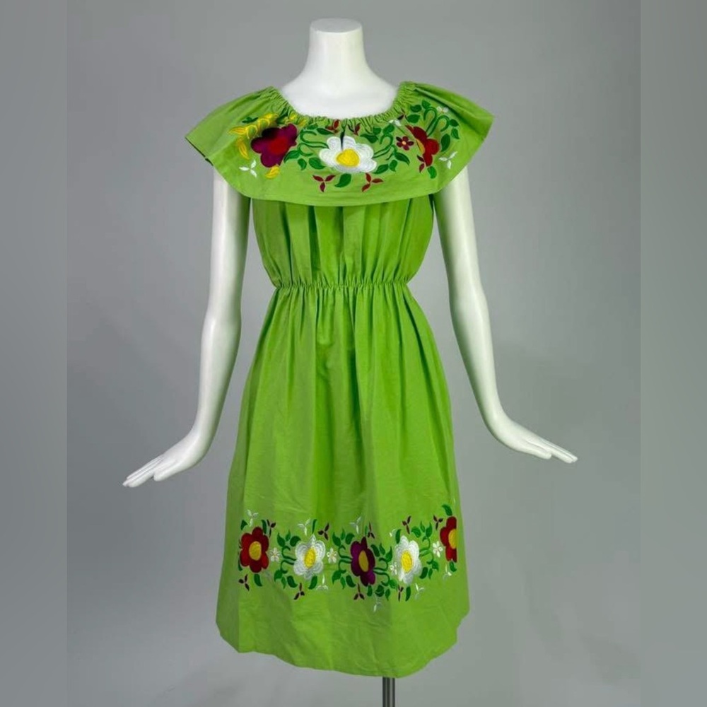 Vintage 1980s Mexican Peasant Dress with Embroidered Flowers, S-M
